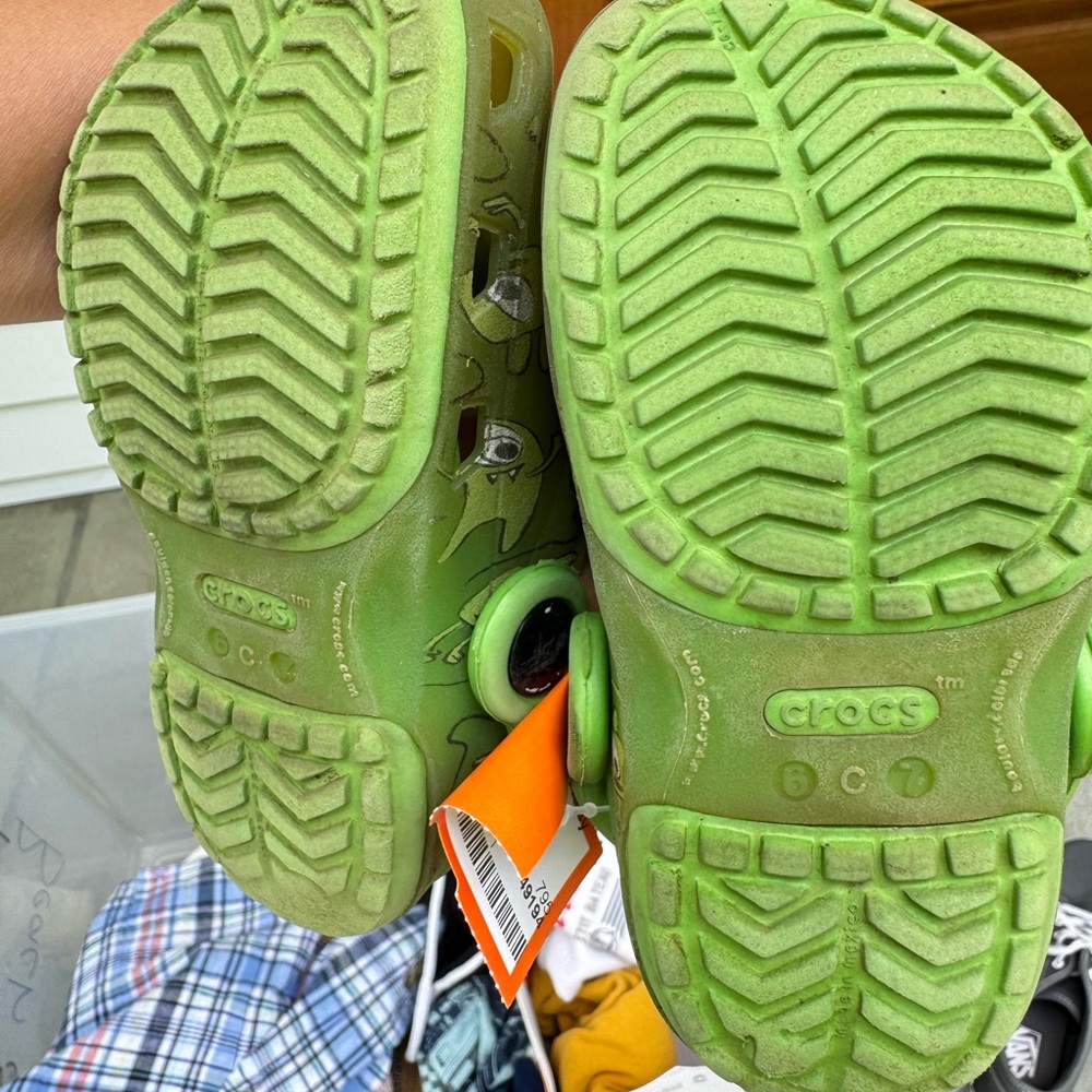 CROCS Green Slippers with Perforated Design and Rotating Heel Strap - Picture 3 of 5